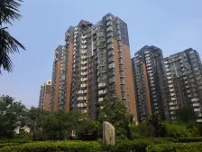 紧 邻 东区 双气大三房 业主诚心出售 看房方便