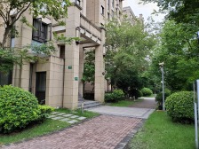 满五年,是晶寓南区的,近地铁站商场,精装修