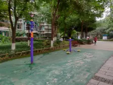 杨家坪步行街旁,金桥彼岸大型社区,在建18号轻轨线旁