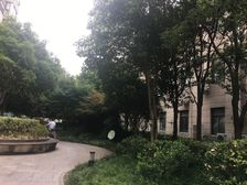 主卧朝南,精装修,交通便利,二梯四户