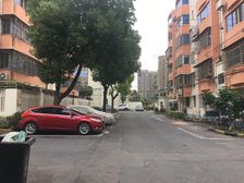 非顶楼,南北通3房,1梯2户,看房随时方便