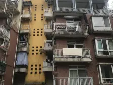 大社区,近轻轨,带2层花园精装修才装2年,四房