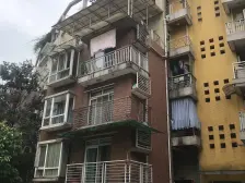 2楼带露台,环境幽静,户型方正