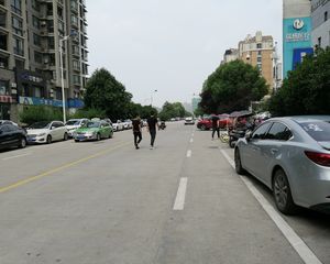 政务区国际花都天香苑新精装几十万复式带露台