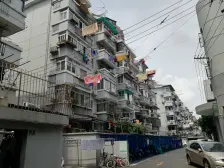 此房户型好,全南朝向,带个客厅!小区位置安静!