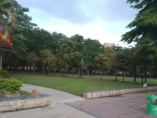 此房户型方正,175.15平5房3卫,满五唯一,通透户型。