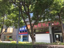 70年产权精装修婚房,双地铁,有五十平方阳光房。