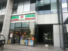 大平层湖景房,全新未入住,离地铁近,70年产权