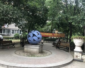 厨卫朝北,小区景观位置,主卧朝南,小区中心位置