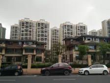 溪湖家园(艾湖家园) 南北通透,采光好 装修好,环镜优美 中间楼层