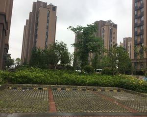 此房满五唯一 小高层得房率高 有储藏室