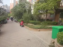 户型方正 出门地铁口 优胜南路上 双气有电梯 看房方便