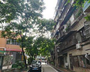高层视野开阔面向小蛮腰多个露台可以BBQ少有房