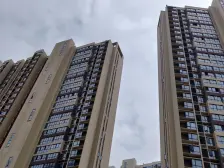 近地铁4号线,体育馆,就读九年制学校,