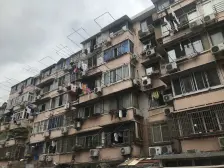 带阳台精装三楼,满五且一套,旁边陆家嘴综合体已封顶