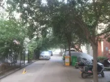 满五年唯一,二号线地铁口,通透5房,带露台带地下室