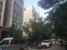 二环内地铁口,标准间,此房朝北,户型方正,小区安静