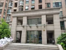 户型好(户型方正),小区环境好,小区中间位置