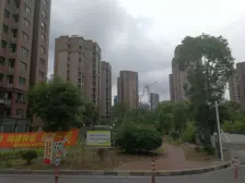 房龄较新,2014年建成,得房率高,户型优质