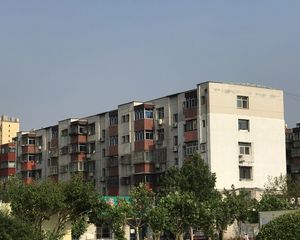 21小区6组团顶层大两室阳面客厅带阁楼