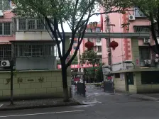 中心花园位置南北直通户型,3年前的精装修拎包入住