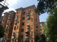 朝阳中路110号卷烟厂宿舍 南北通透,采光好 装修好,环镜优美 视野好,诚心出售