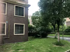 小区花园位置 南北通三室 精装修拎包入住 已满五