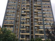 一楼带地下室有天井,业主诚心出售,配套齐全