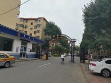 黄金小区 三楼南向卧室 三居室 看房方便 房主诚心出售