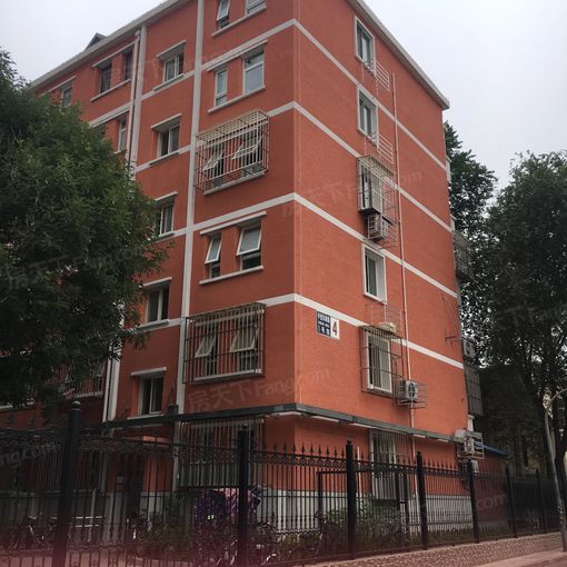 半壁街南路1号院3室1厅1卫东西北朝向8000.00元/月出