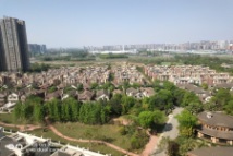 棠湖泊林城实景图