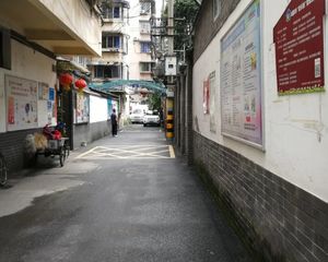 芳草东街53号2室1厅东南