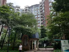 孝德湖畔,三号线出口,罗实城堡