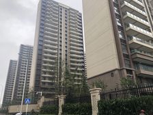 地铁口舒适大平层,全新原始状态可根据爱好自由装修