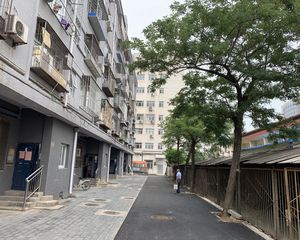 劳动局家属院楼层好正规两居室诚心出售
