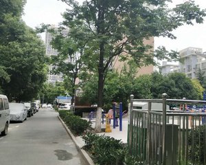 东二环地铁口,位置安静,户型方正,
