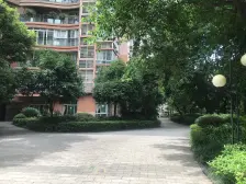 此房户型方正 朝向较安静 业主诚心出售 带入户