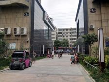 带300平露台金域蓝湾2室2厅交通便利环境干净适合居住