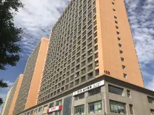 复式跃层2卫楼下厨房卫生间、客厅,楼上是卧室和卫生