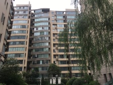 临4号线地铁口,满五年,诚心售,价可谈,随时签约。