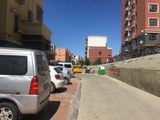 业主诚意出售,小区绿化好,停车方便,看房方便。