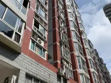 顶跃3层户型,带屋顶花园,住家实木精装修,诚心出售