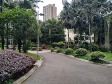 带有70平米地下室,70平米花园板式结构,朝南,朝小区
