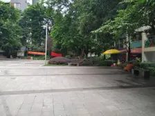 带有70平米地下室,70平米花园板式结构,朝南,朝小区