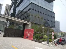 一梯两户,主卧朝南,交通便利,居家装修