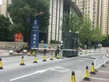 采光时间长,楼层适中,居住舒适度高。小区人车分流