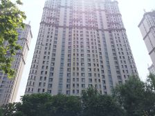 洋房一楼带负一层.带花园.带装修