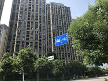 万达旁 次新小区 人车分离 高层端头大四房