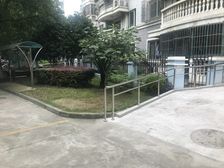 诚意出售,户型3南+1北,带露台,自住精装领包入住