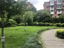 近大润发,业主一手动迁,停车方便,满五年